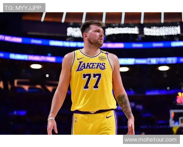 湖人詹姆斯赛后盛赞独行侠东契奇，NBA新老天才对话引爆热议